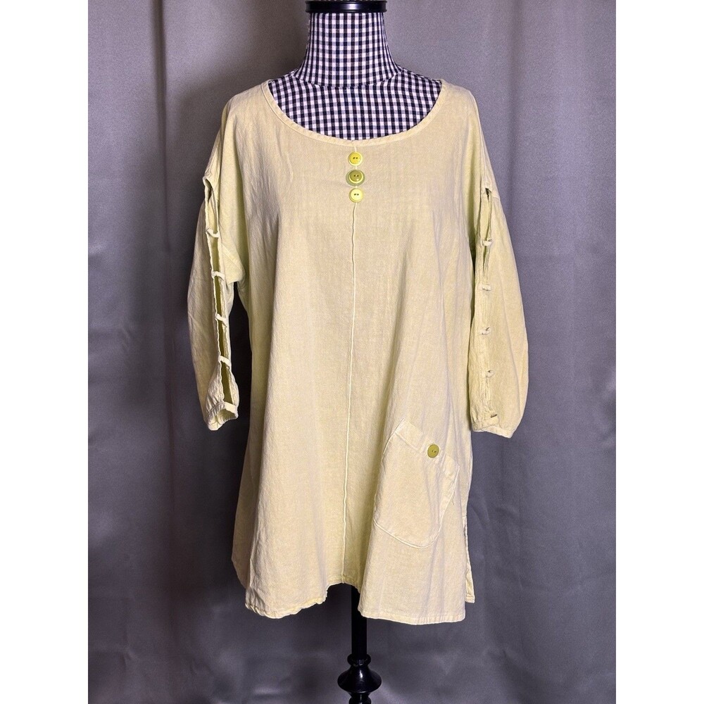 Focus Casual Life Top Medium Green Button Accents Front Pocket 3/4 Sleeve